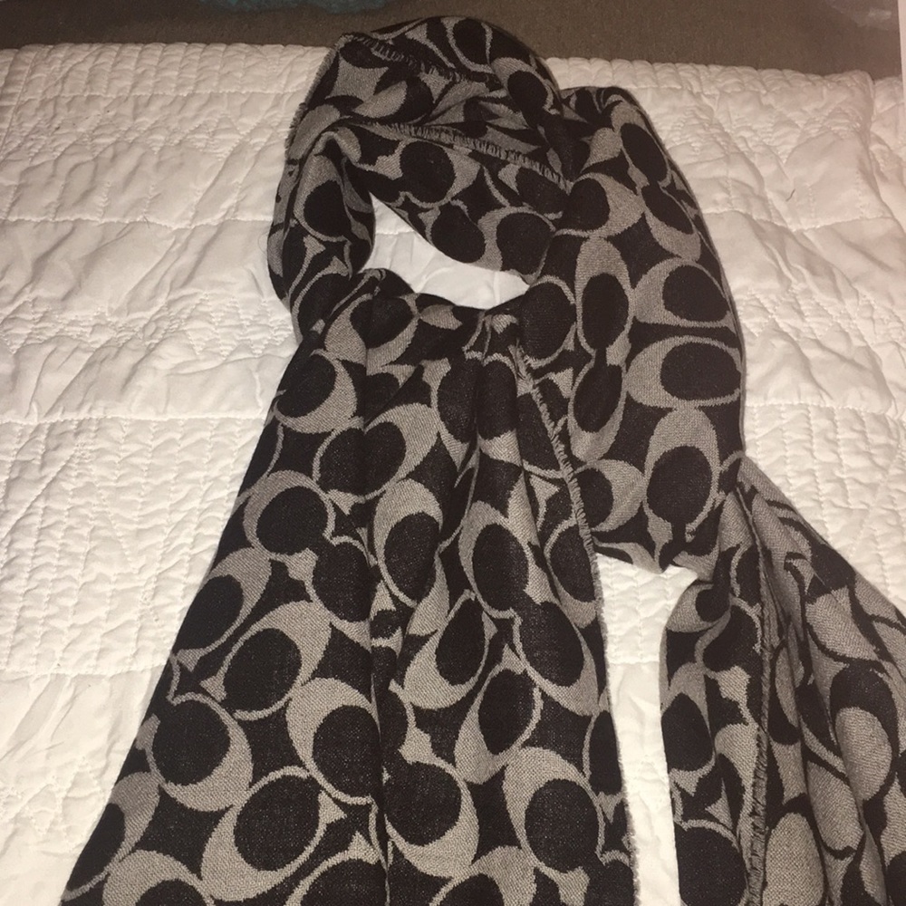 Coach Scarf 24x64 - Picture 6 of 7